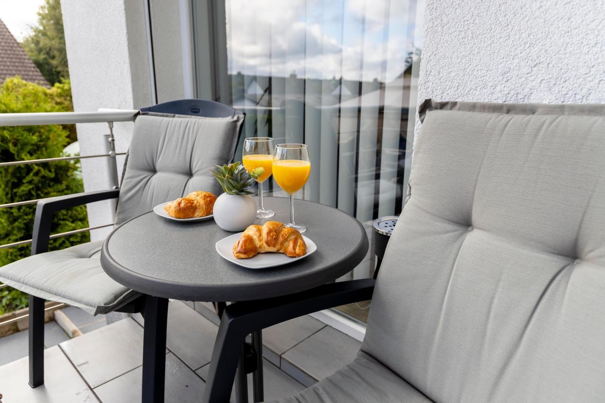 Design Maisonette - 24H Self-Check-In - Bis 7 Pers - In Direkter Weihernaehe - Parkplatz - Wifi - Balkon -Terrasse - Radwege Schiffweiler Exterior foto
